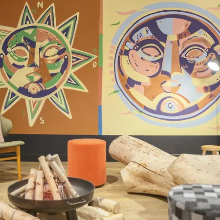 - The Niu, Amity By Ihg Hotel