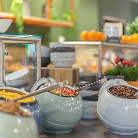 - The Niu, Amity By Ihg Hotel Potsdam