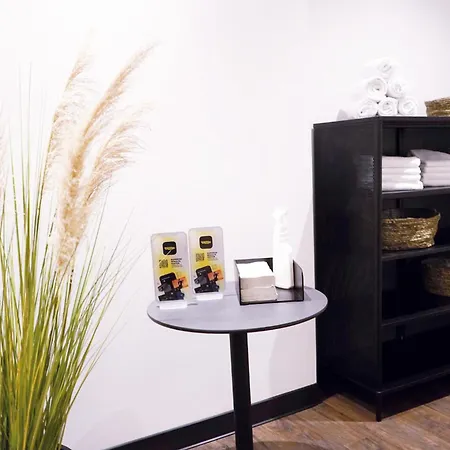 - The Niu, Amity By Ihg Hotel