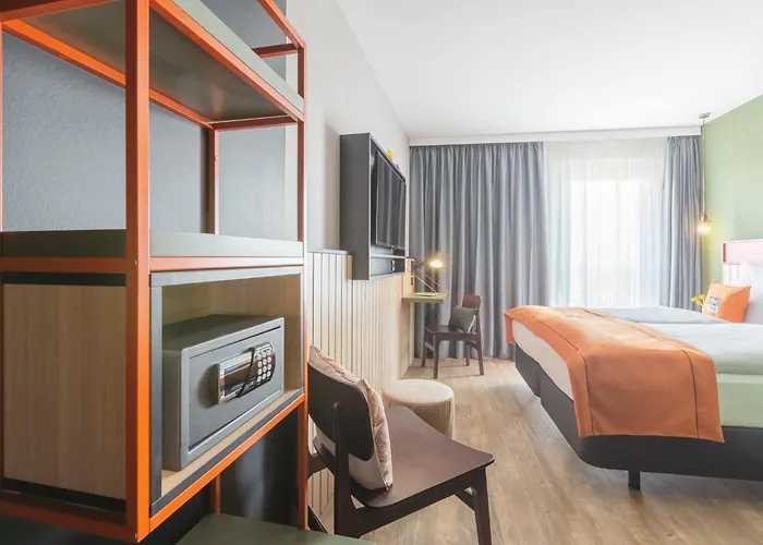 - The Niu, Amity By Ihg Hotel 3*