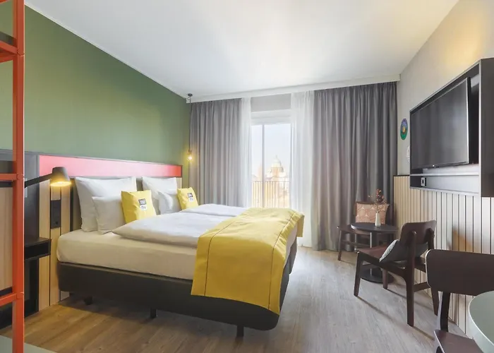 - The Niu, Amity By Ihg Hotel