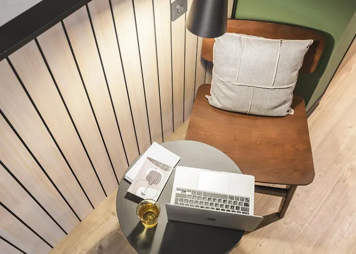 - The Niu, Amity By Ihg Hotel